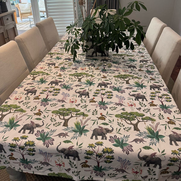 table_cloth_ele & Friends