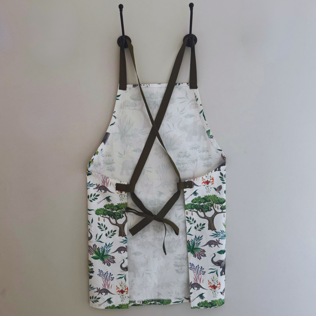 apron ele & friends 