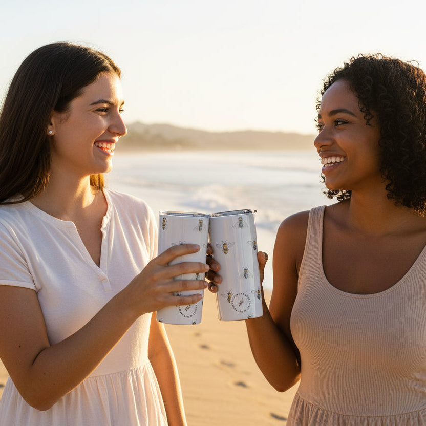 Tumbler with bee design on a white background insulated 440ml thermos 